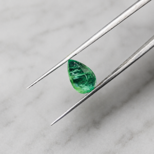 loose emerald gemstone for ring